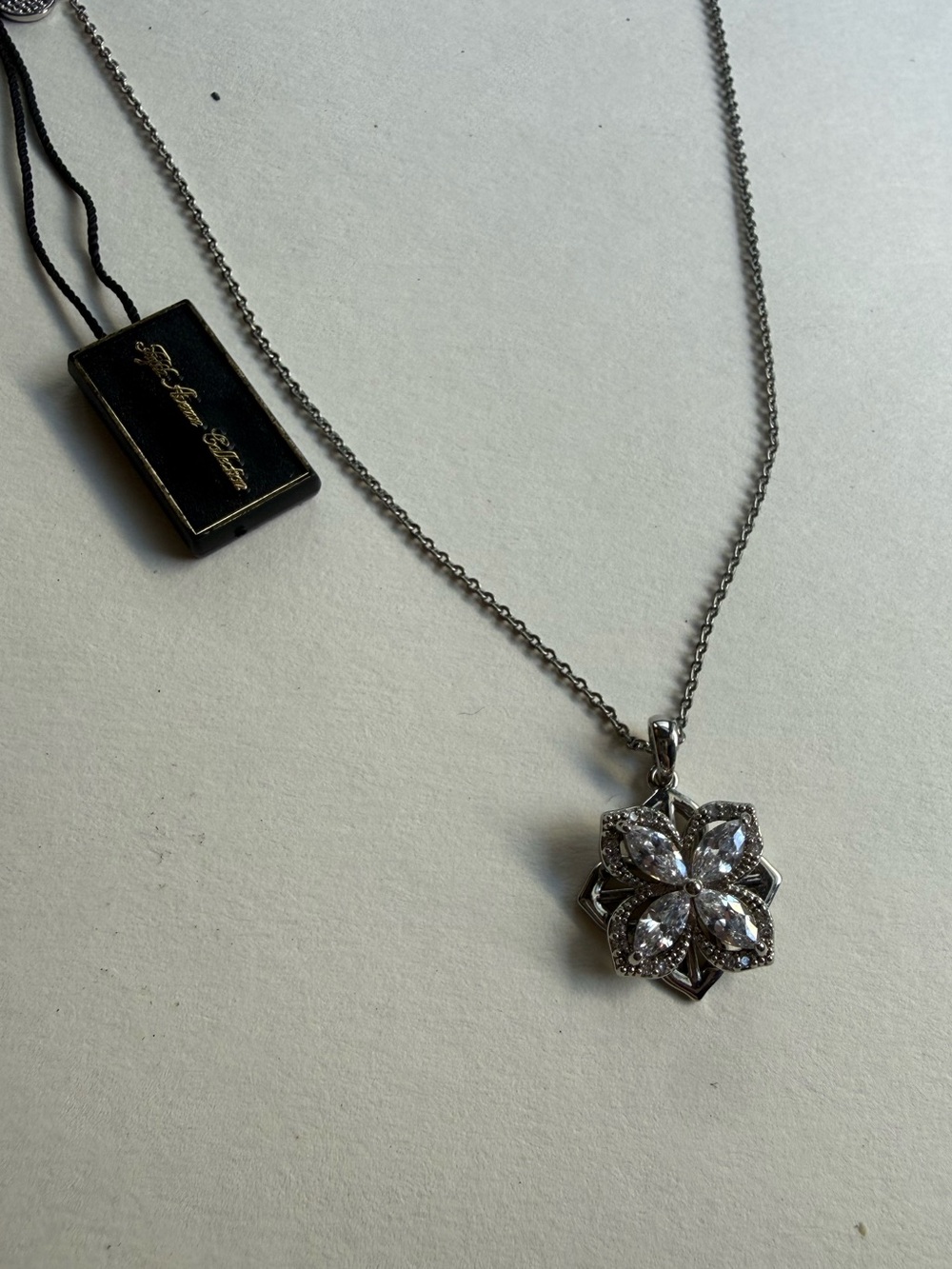 “Dazzling Spins” necklace - 18in